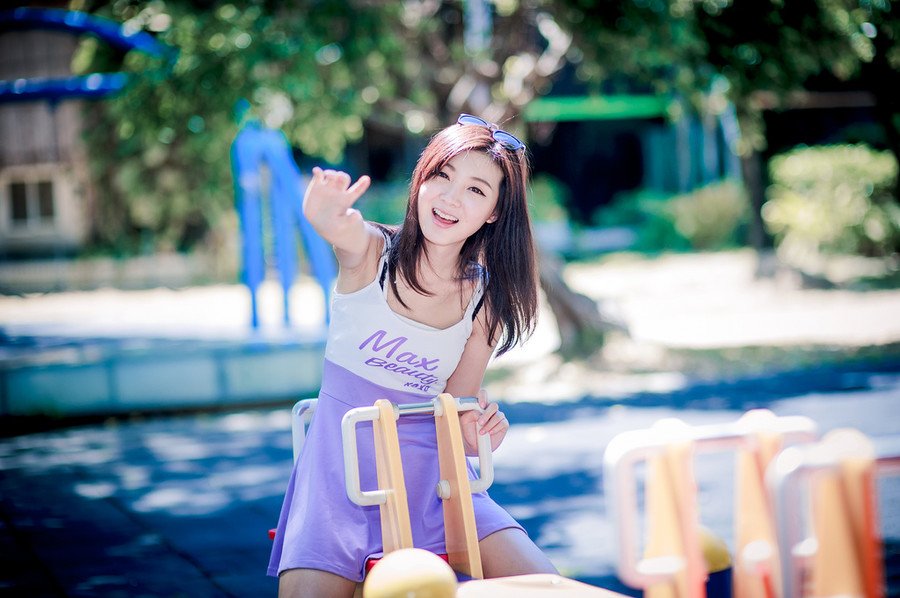 “呃~”